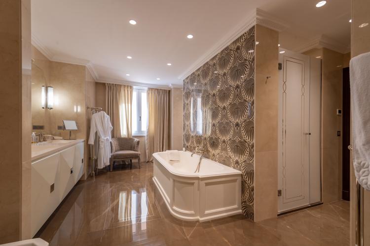 VILLA DE ROME - APPARTEMENT DE MAITRE - ÉTAGE ENTIER