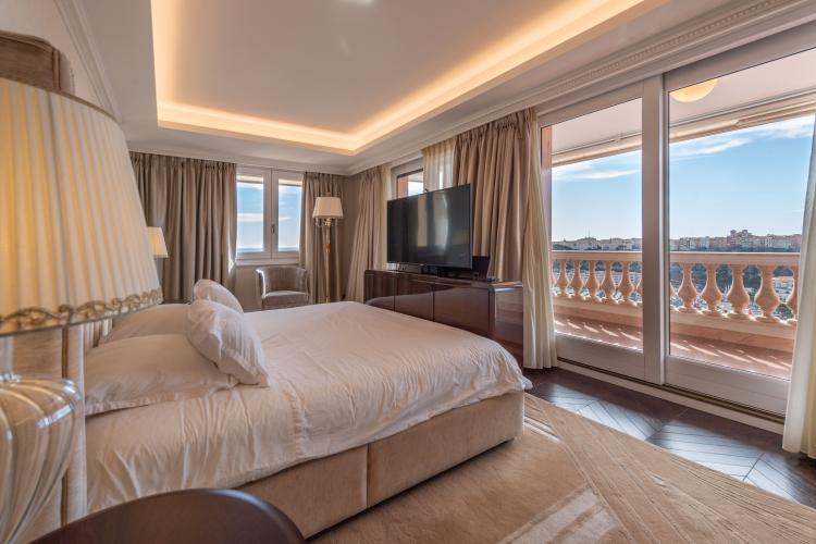 VILLA DE ROME - APPARTEMENT DE MAITRE - ÉTAGE ENTIER