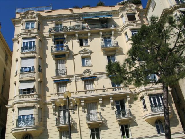 Les Acacias