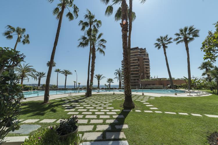 Parc Saint Roman – Duplex en dernier étage, trois chambres et vue mer
