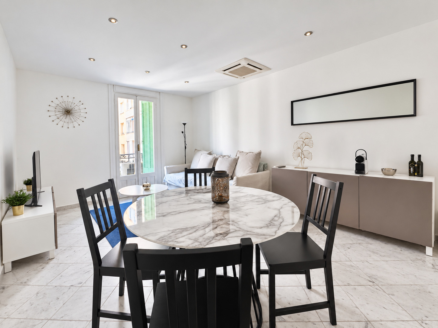 Boulevard des Moulins – Deux-pièces avec balcon, à usage d’habitation ou de bureau