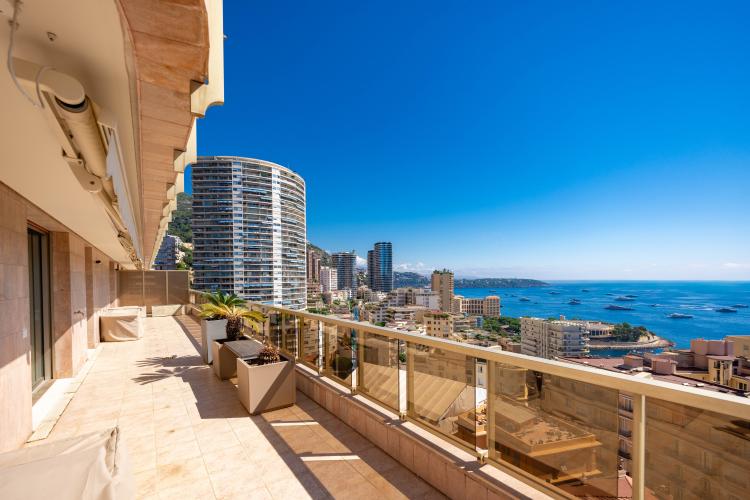 MAGNIFIQUE PENTHOUSE PROCHE DES PLAGES