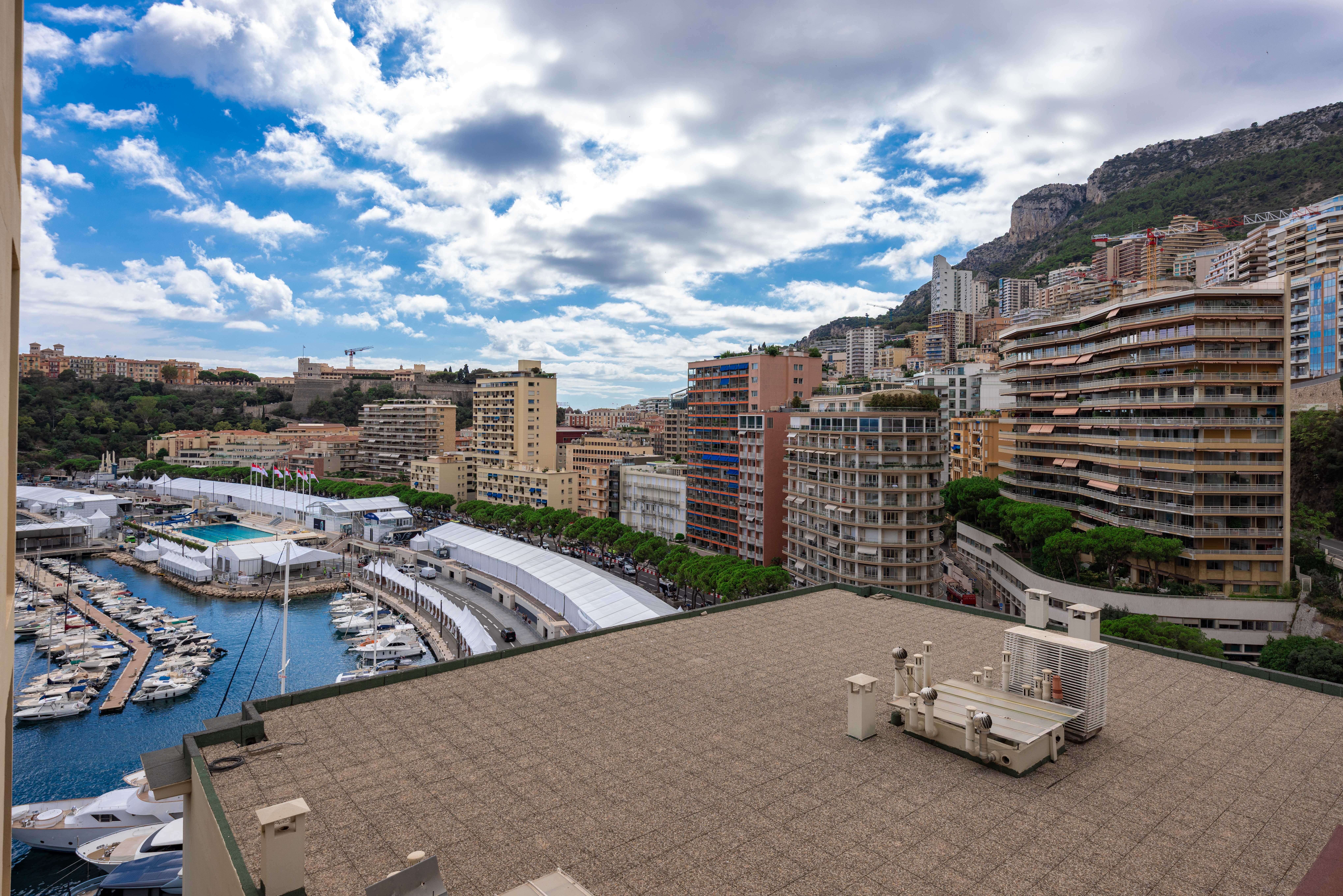 TRES BEAU 2 PIECES SUR LE PORT HERCULE