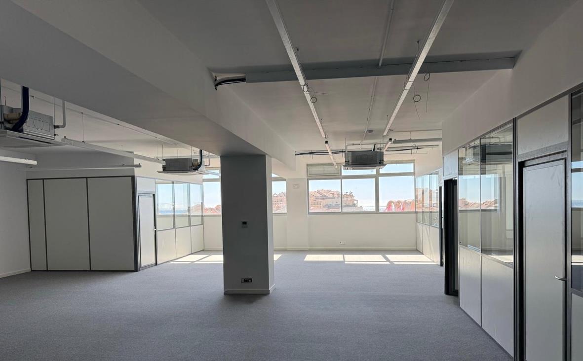 Fontvieille – Bureaux neufs de 293 m² en dernier étage, vue mer