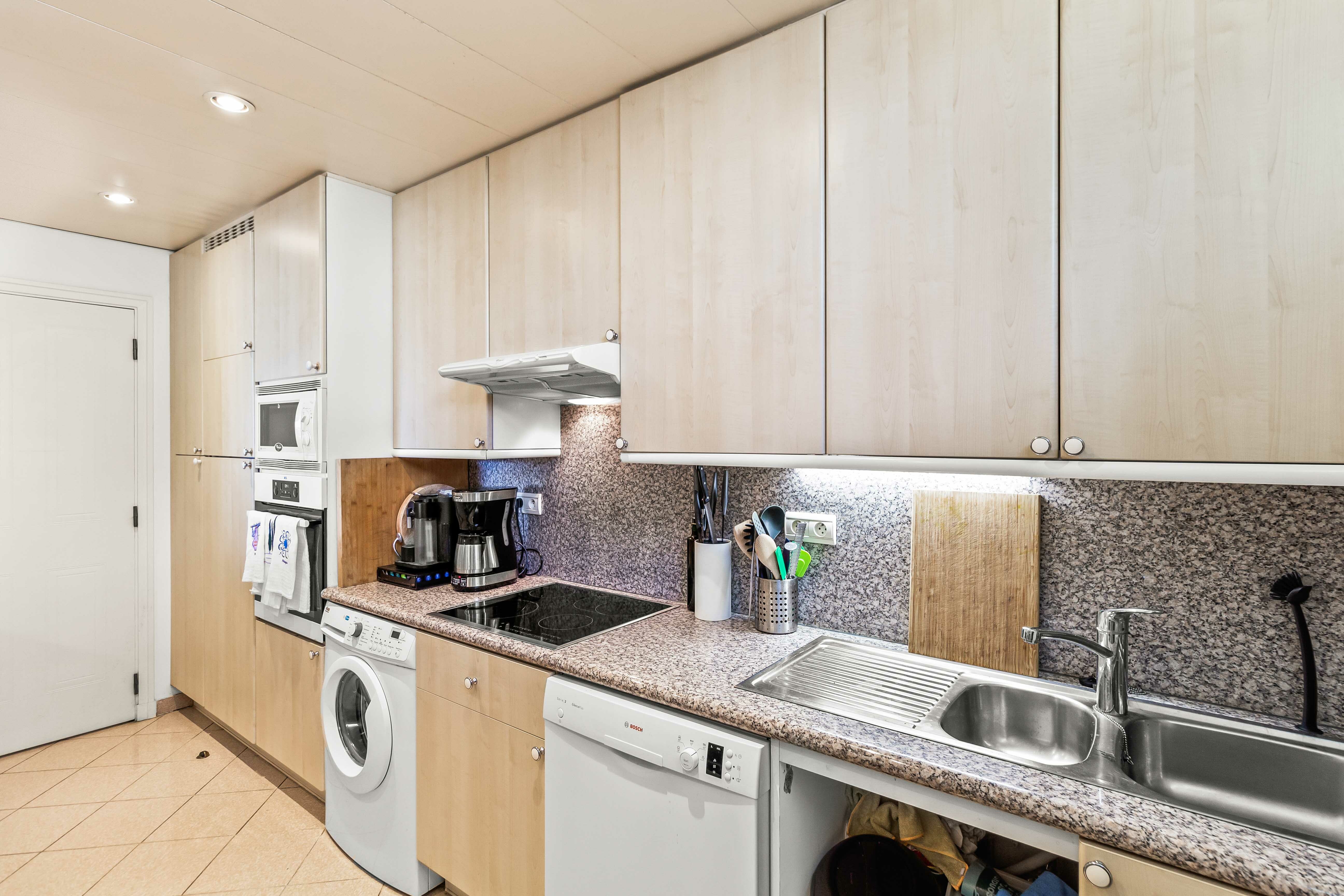 Villa Bianca: Spacieux 3 Pièces à Proximité de Mareterra avec Parking Double & Cave