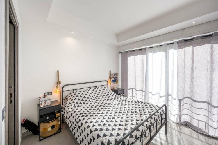 Appartement rénové dans un immeuble moderne au cœur de la Condamine