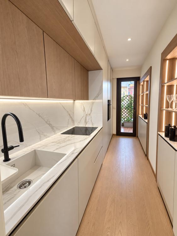 Riviera Palace – Appartement rénové et meublé avec vue mer et Casino