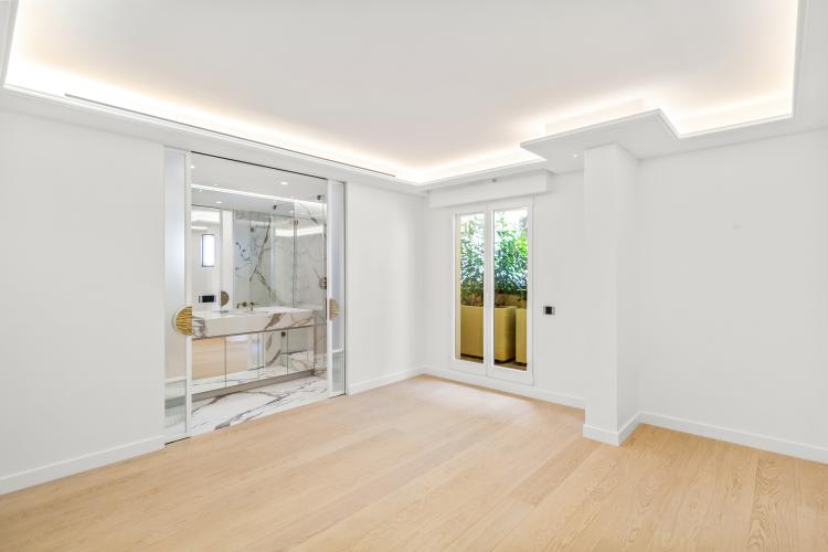 Résidence du Métropole – Élégant appartement de prestige de 3 chambres au cœur du Carré d’Or
