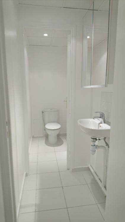 4OI5N_toilette-et-sas-moyen--1670858877.jpg