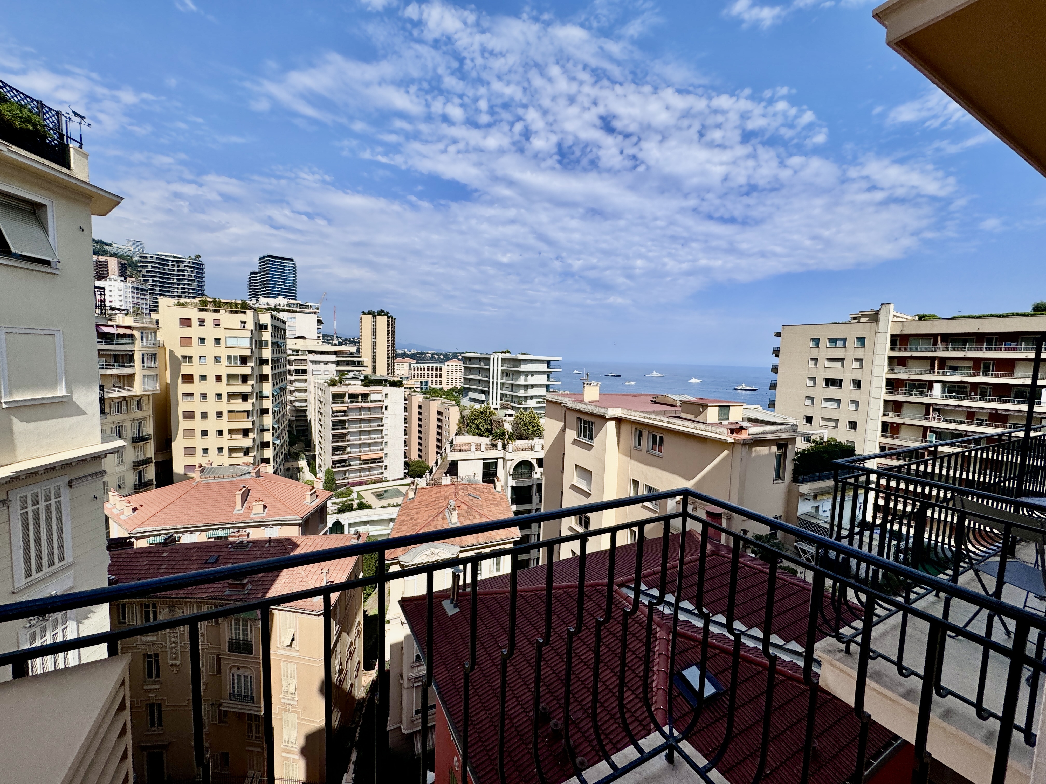 La Rousse – La Radieuse – 2 pièces rénové et meublé avec balcons