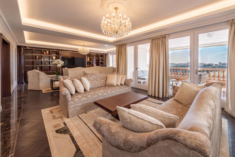 VILLA DE ROME - APPARTEMENT DE MAITRE - ÉTAGE ENTIER