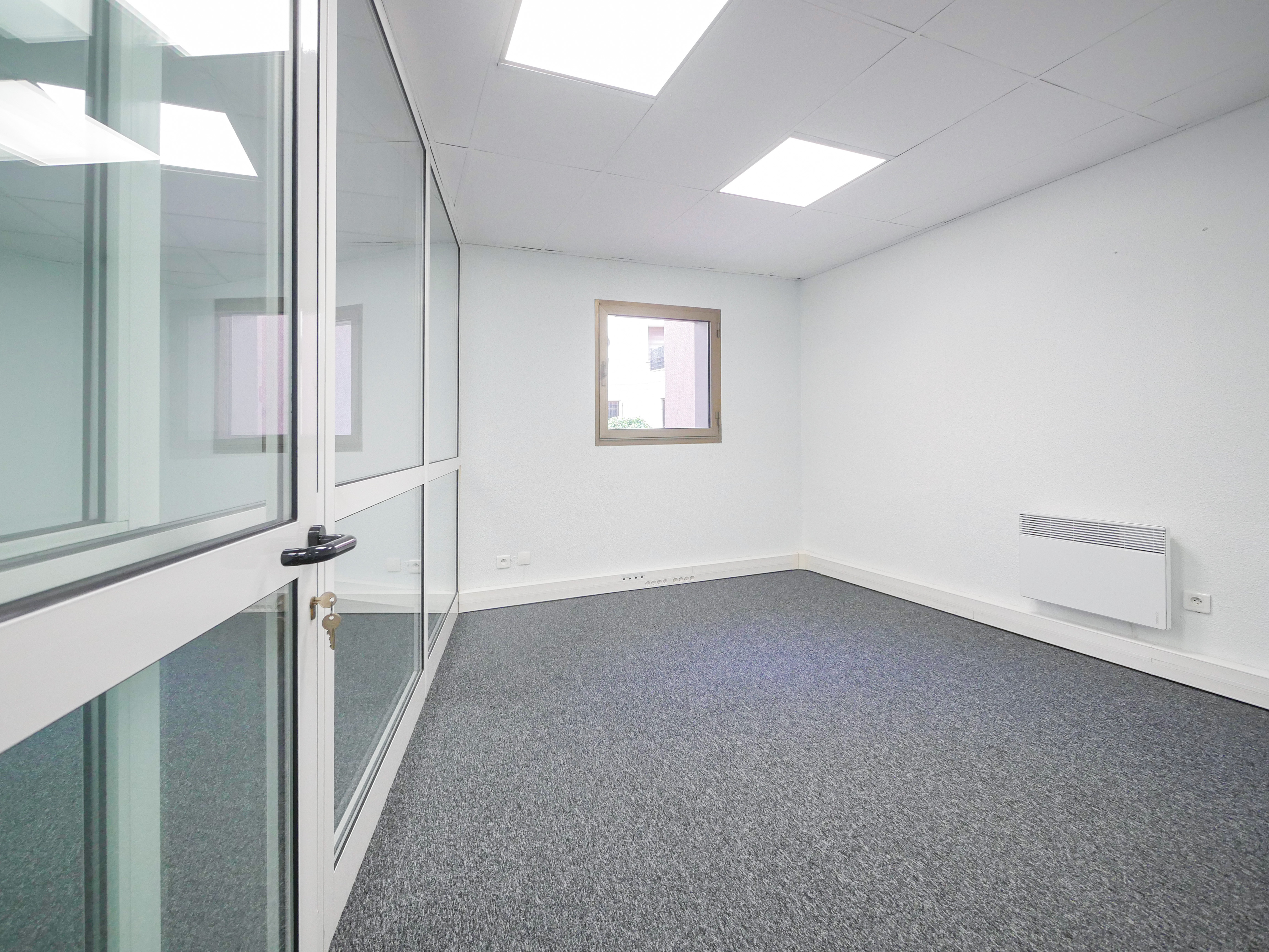CARRE D'OR - ACANTHES - LOCAL A USAGE DE BUREAUX