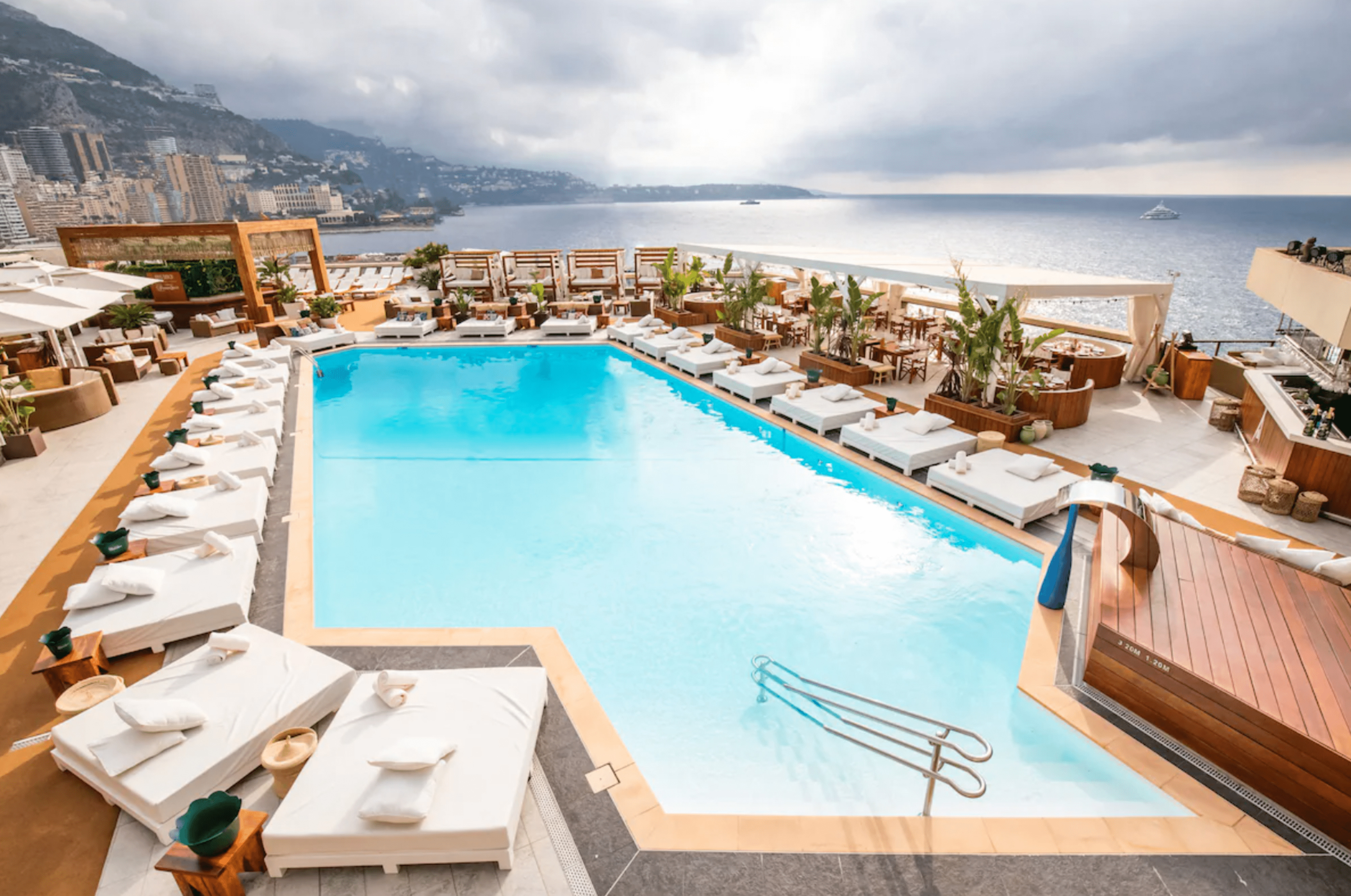 FAIRMONT RÉSIDENCE - Studio de luxe meublé en location avec vue sur la mer