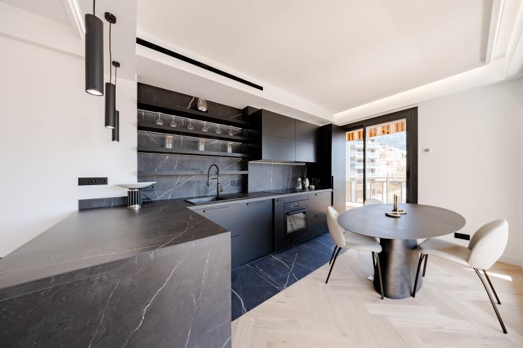 MAGNIFIQUE 3 PIECES RENOVE ET CENTRAL AVEC PARKING