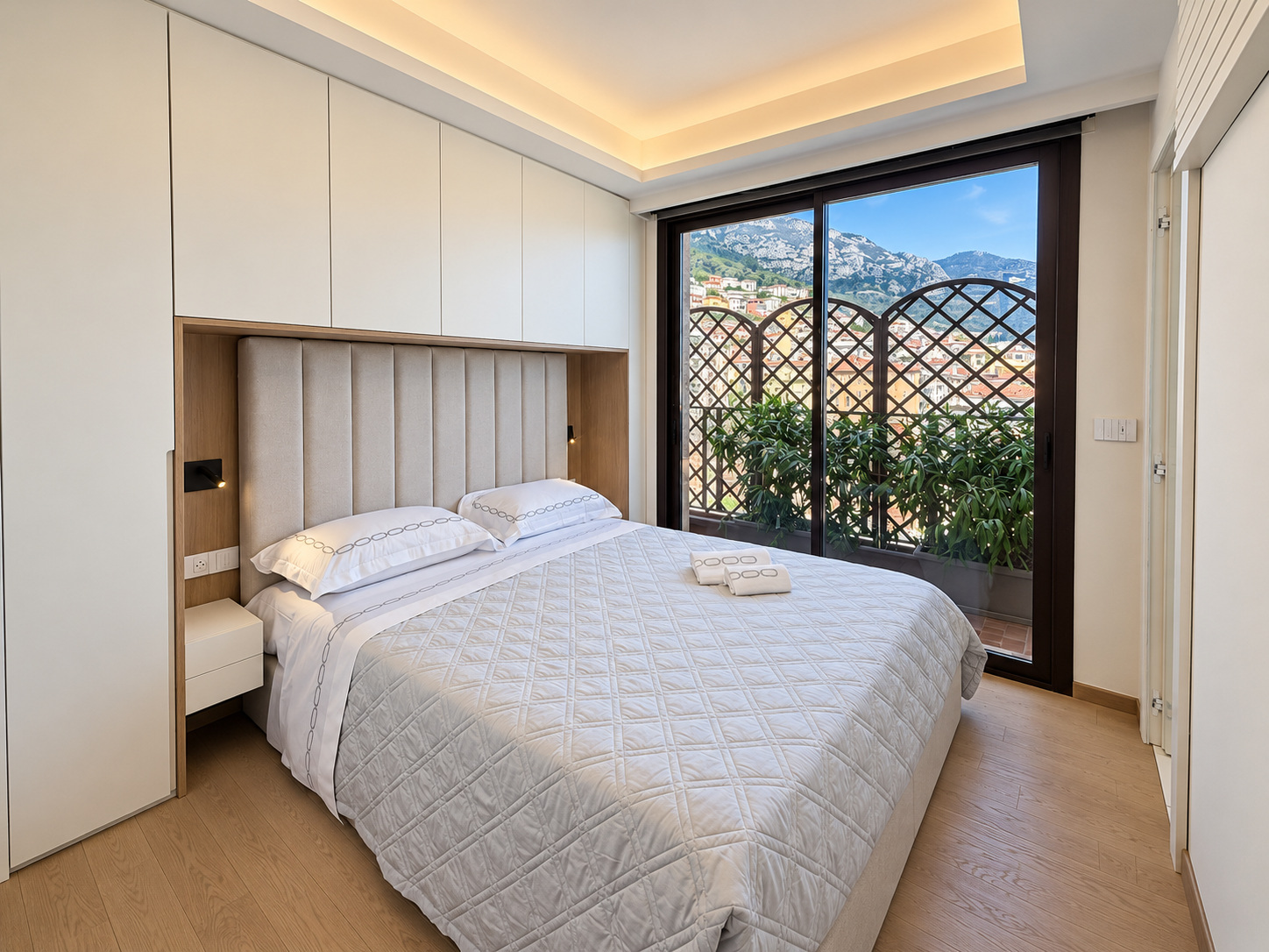 Riviera Palace – Appartement rénové et meublé avec vue mer et Casino