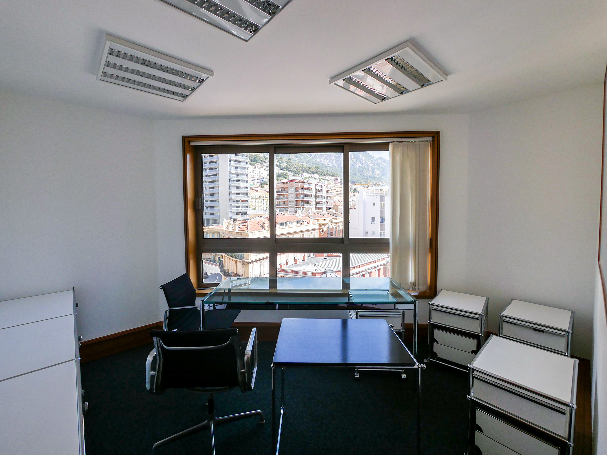 MONTE-CARLO - BUREAUX MEUBLES SPACIEUX - ETAGE ELEVE