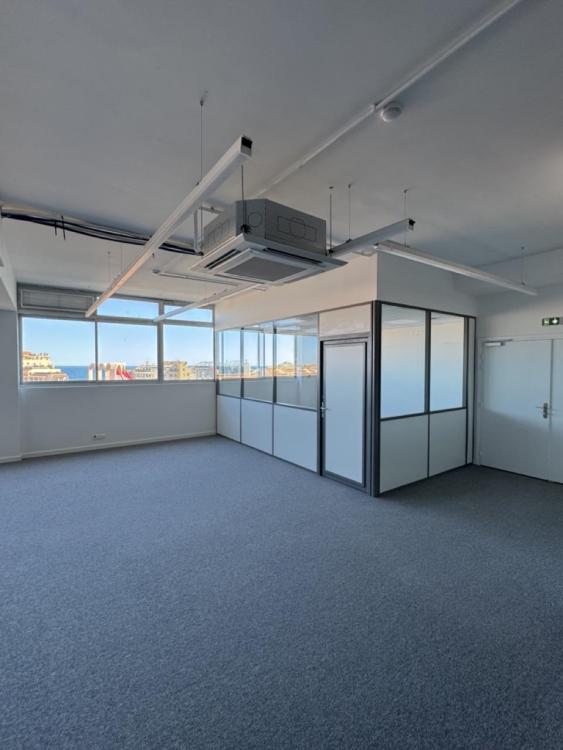 Fontvieille – Bureaux neufs de 293 m² en dernier étage, vue mer