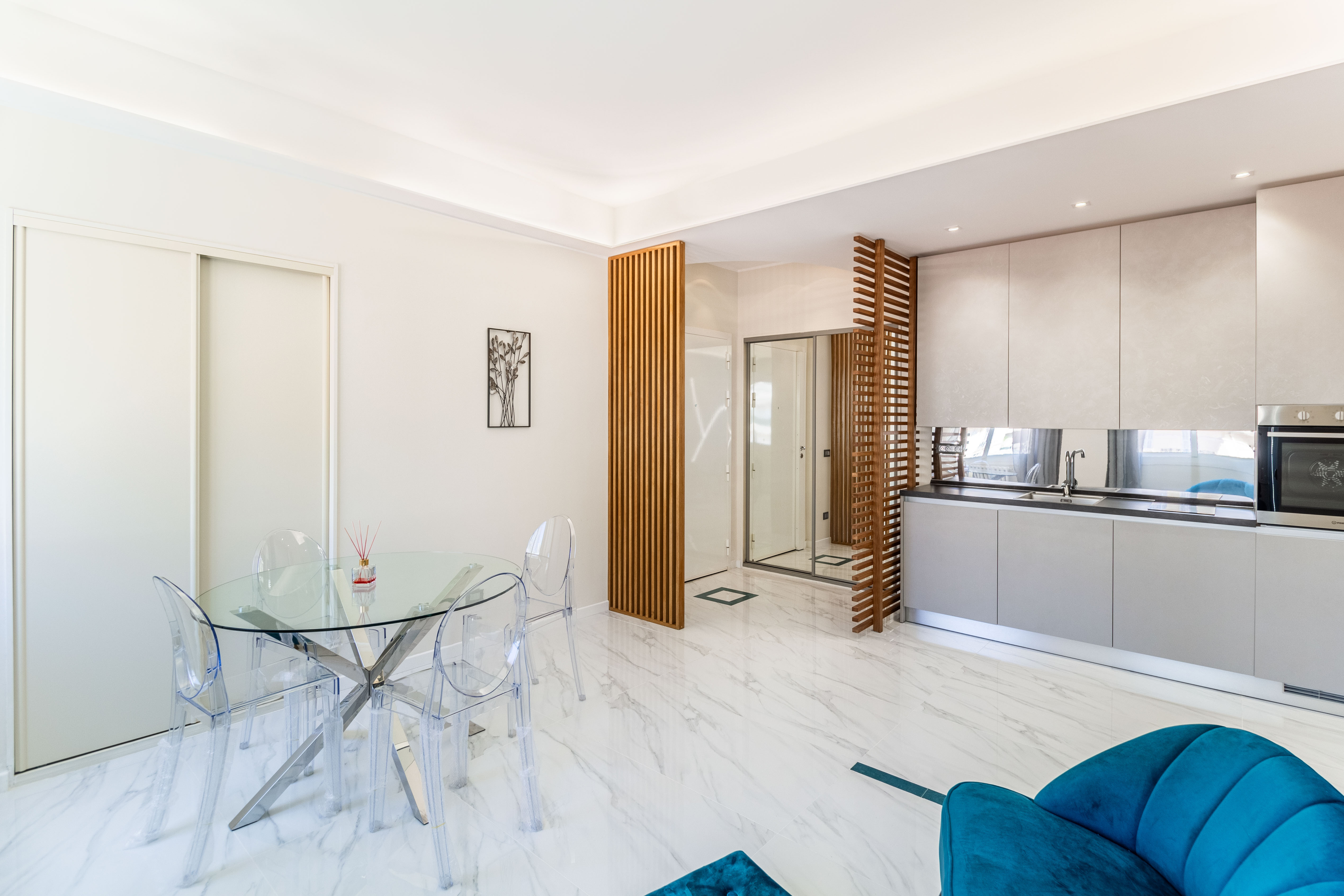 Le Continental: Appartement de 2 Pièces Rénové & Meublé