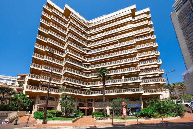 MAGNIFIQUE 3 PIECES RENOVE ET CENTRAL AVEC PARKING