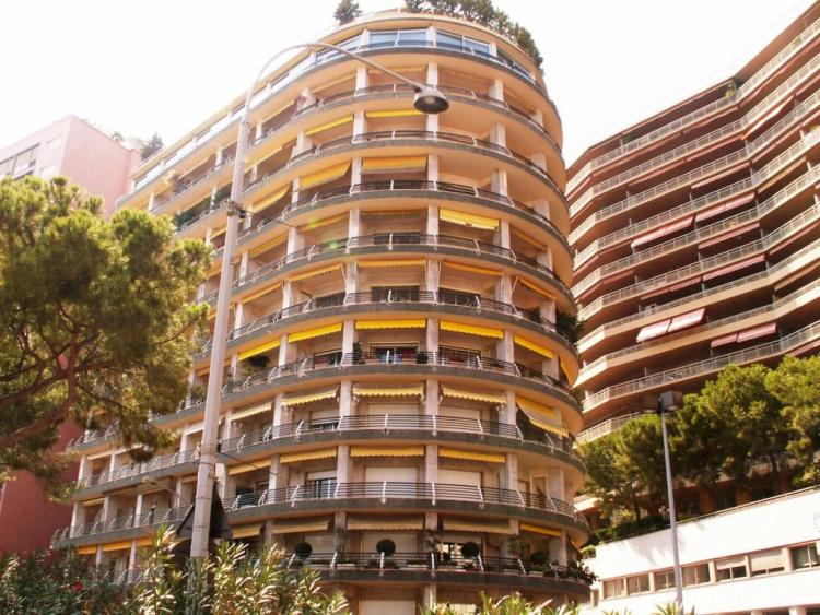 RARE ERMANNO PALACE : GRAND DOUBLE BOX  AVEC BEL ESPACE DE STOCKAGE ATTENANT !
