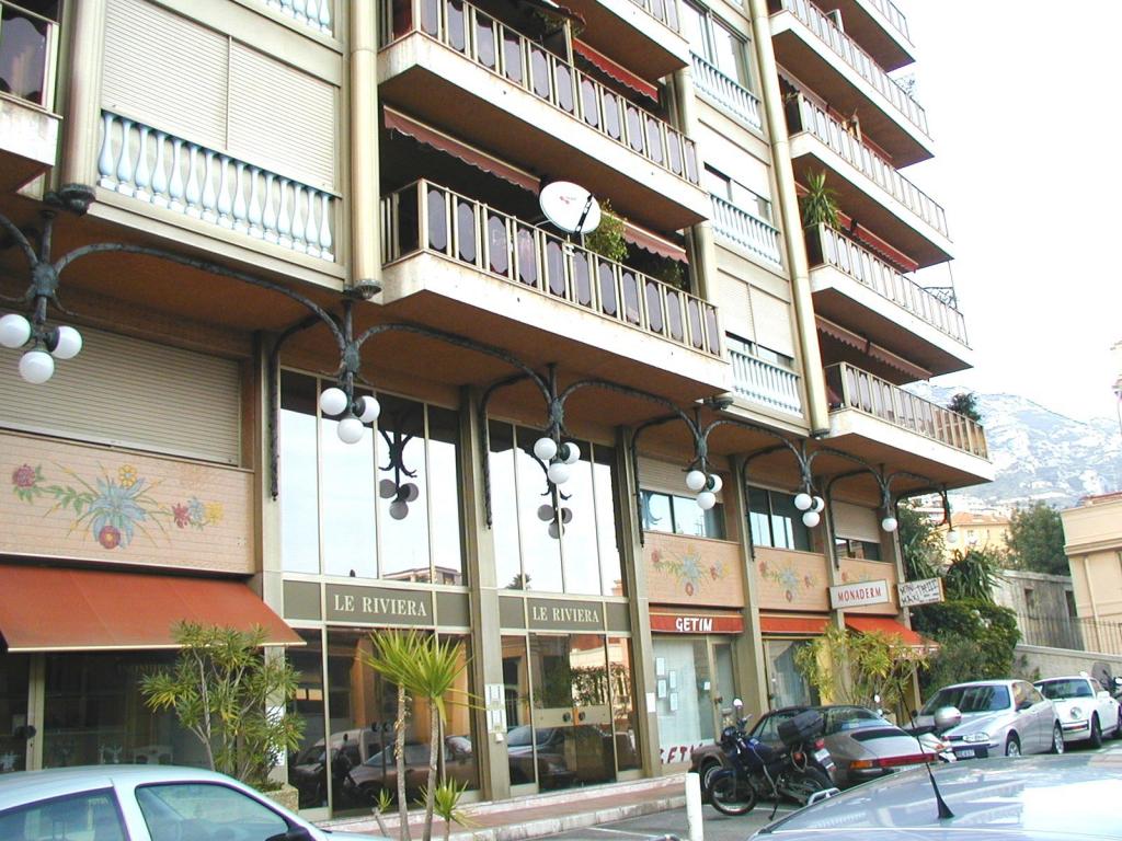 Riviera Palace – Studio rénové avec vue sur les montagnes
