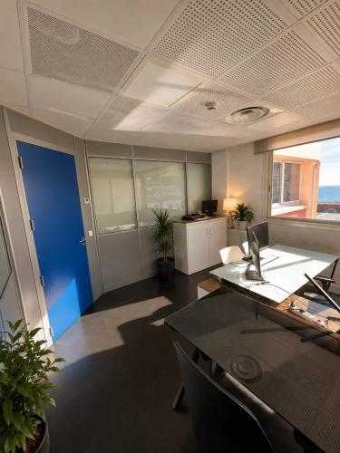Bureau de 13m2 à Louer au MBC, Vue mer
