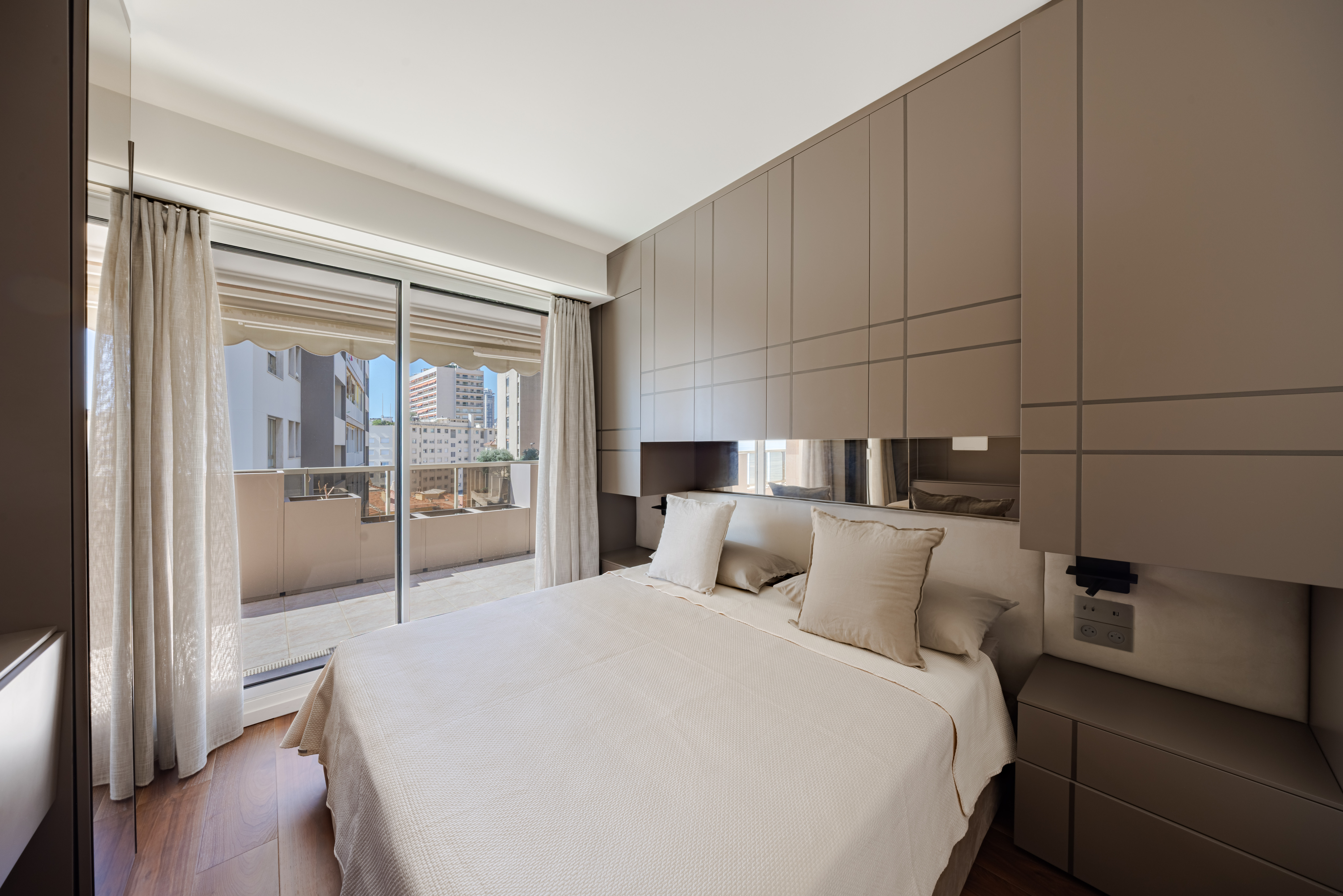 MAGNIFIQUE PENTHOUSE PROCHE DES PLAGES