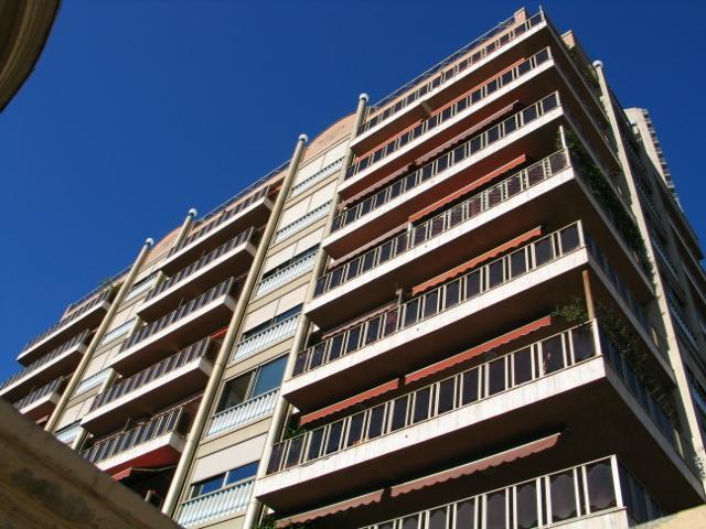 Riviera Palace – Appartement rénové et meublé avec vue mer et Casino