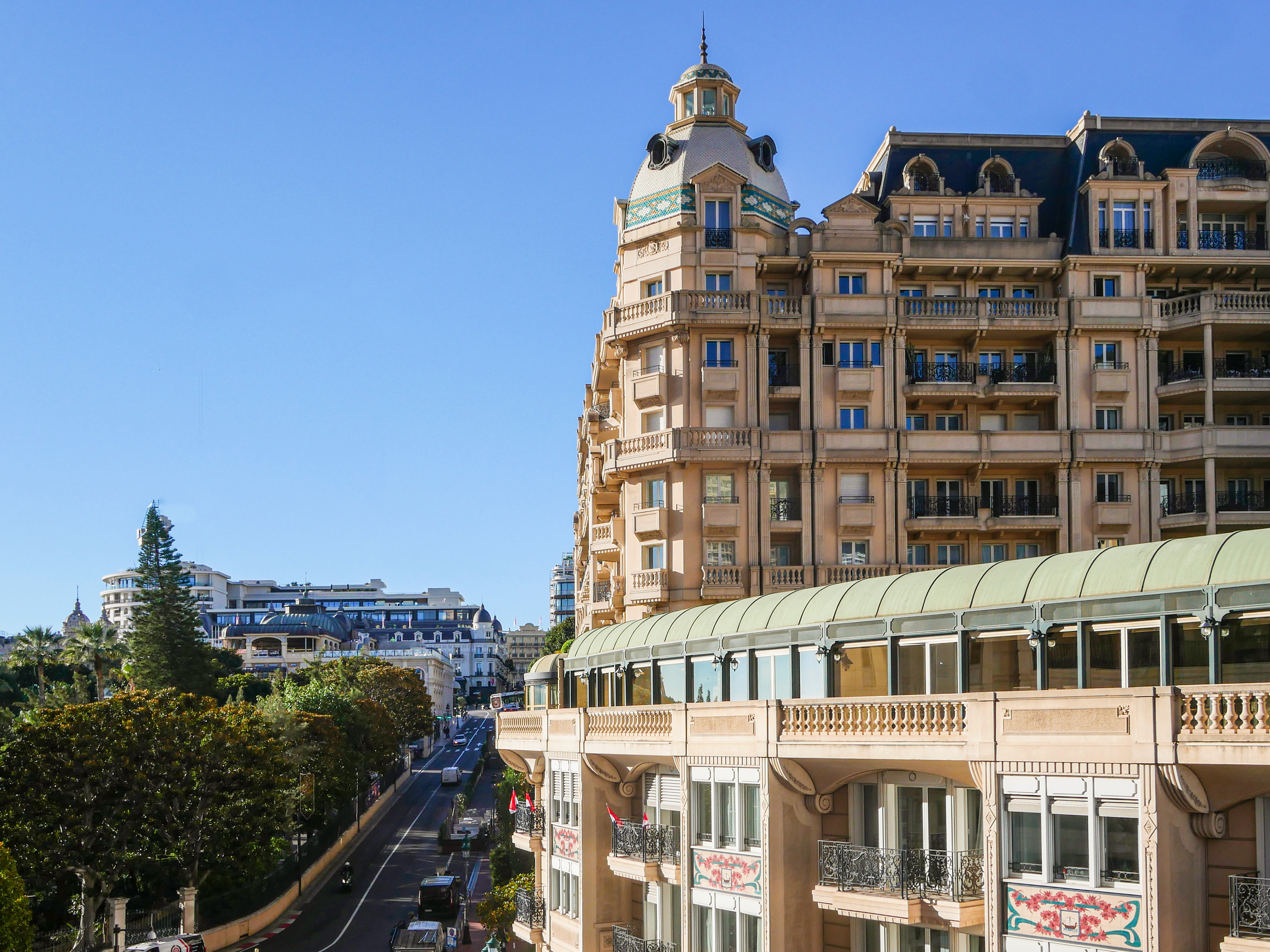 EXCEPTIONNEL - METROPOLE - LOCAL COMMERCIAL