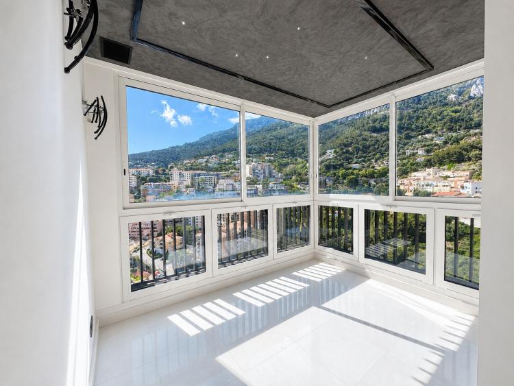 Parc Saint Roman – Duplex en dernier étage, trois chambres et vue mer