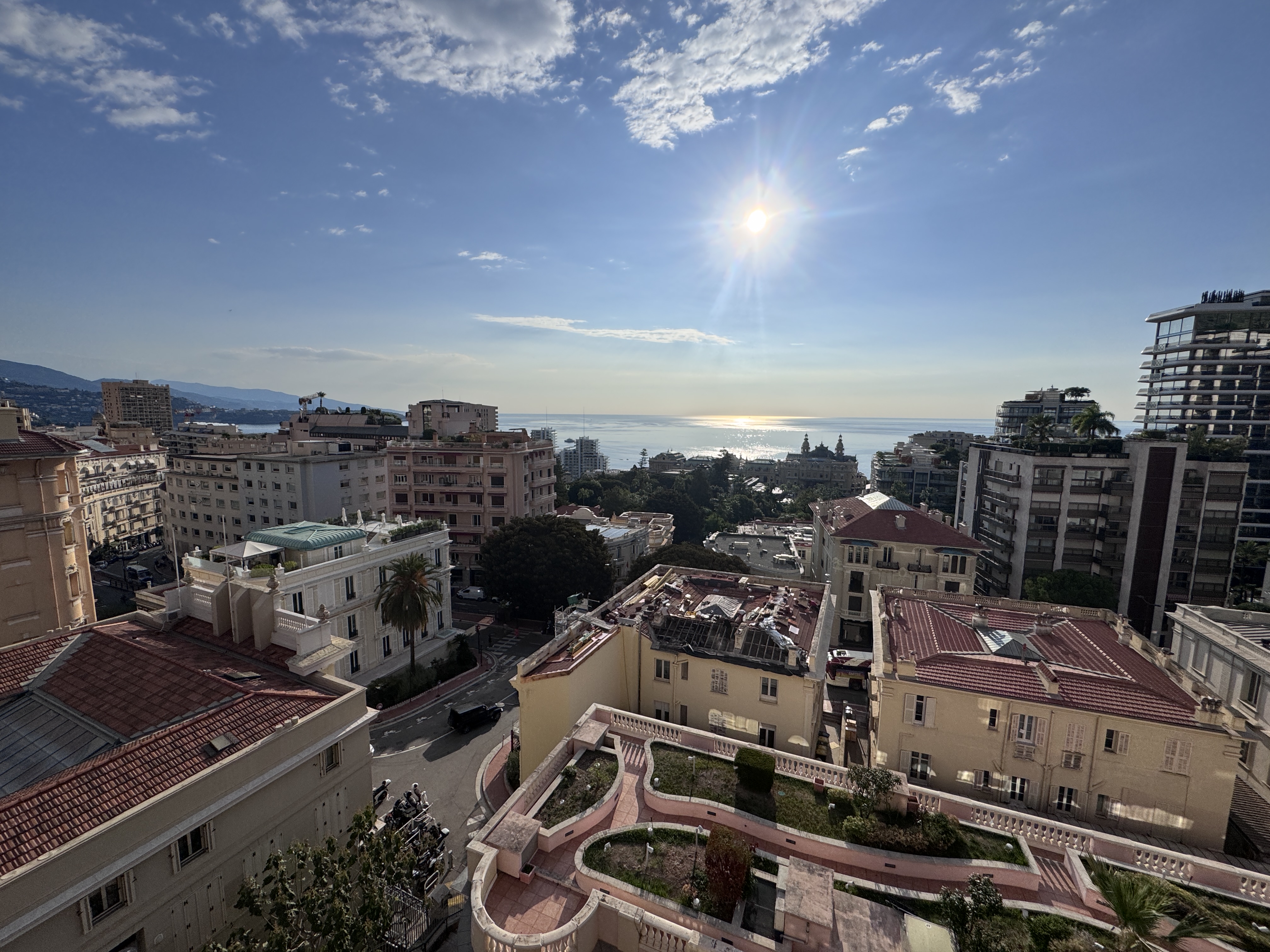 Riviera Palace – Appartement rénové et meublé avec vue mer et Casino