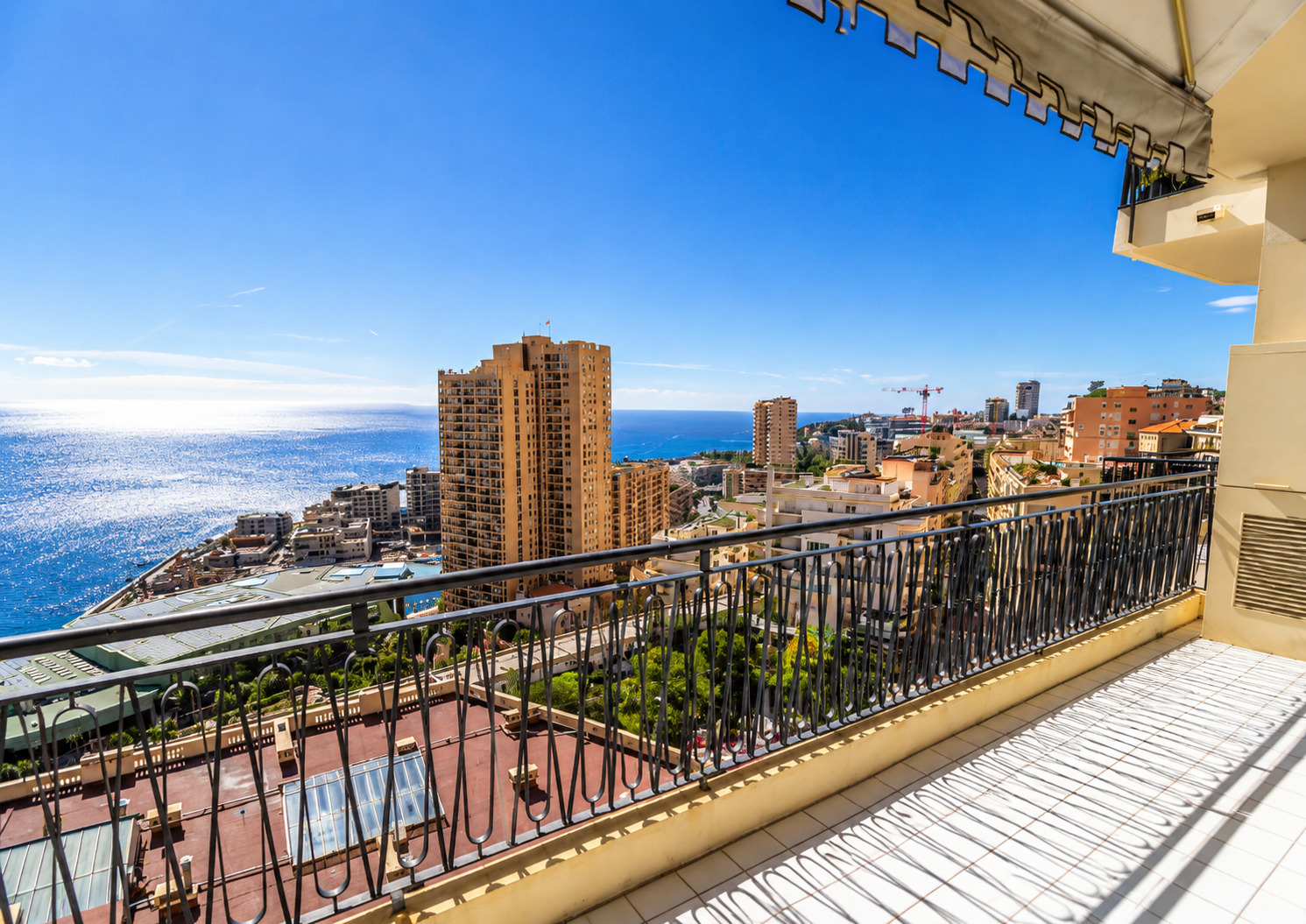 MONTE-CARLO – 2P RÉNOVÉ AVEC VUE PANORAMIQUE – LE CONTINENTAL