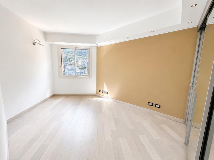 Parc Saint Roman – Duplex en dernier étage, trois chambres et vue mer