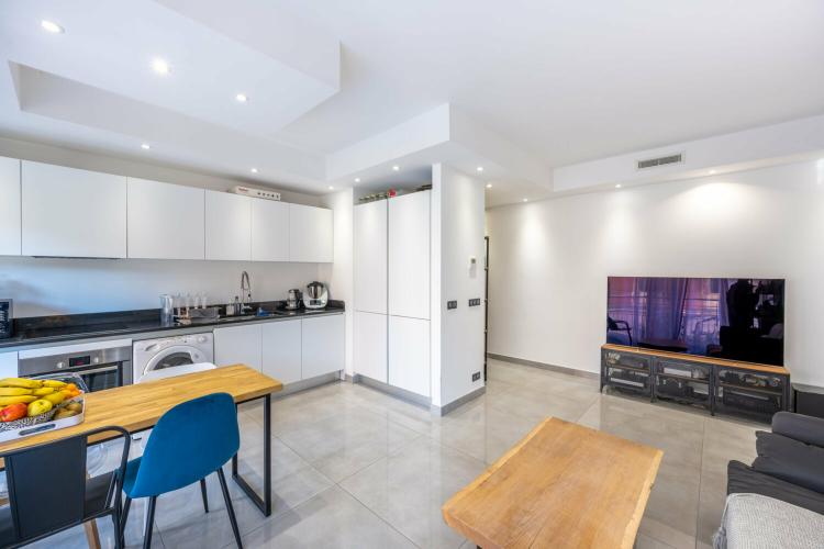 Appartement rénové dans un immeuble moderne au cœur de la Condamine