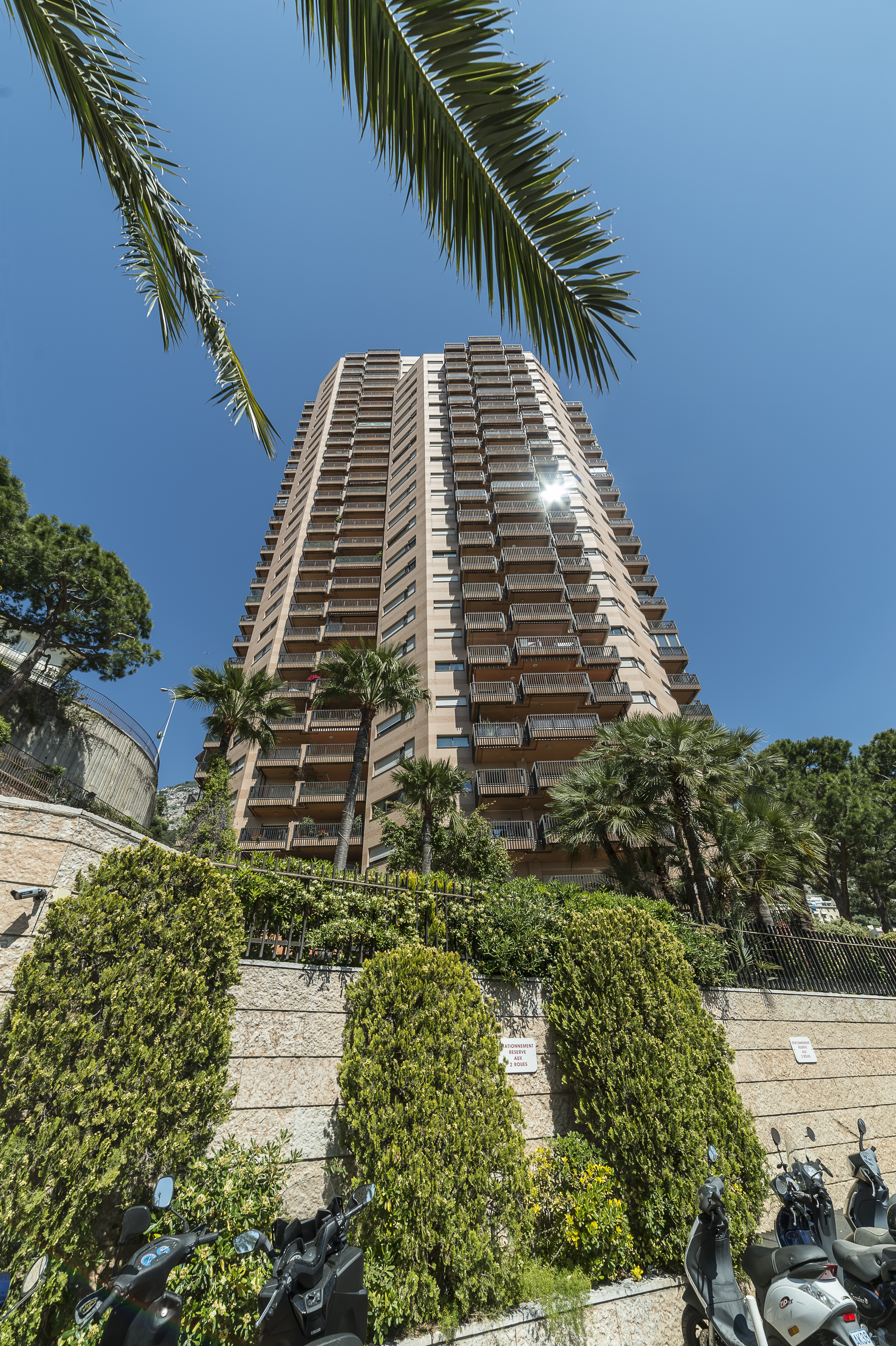 Parc Saint Roman – Duplex en dernier étage, trois chambres et vue mer