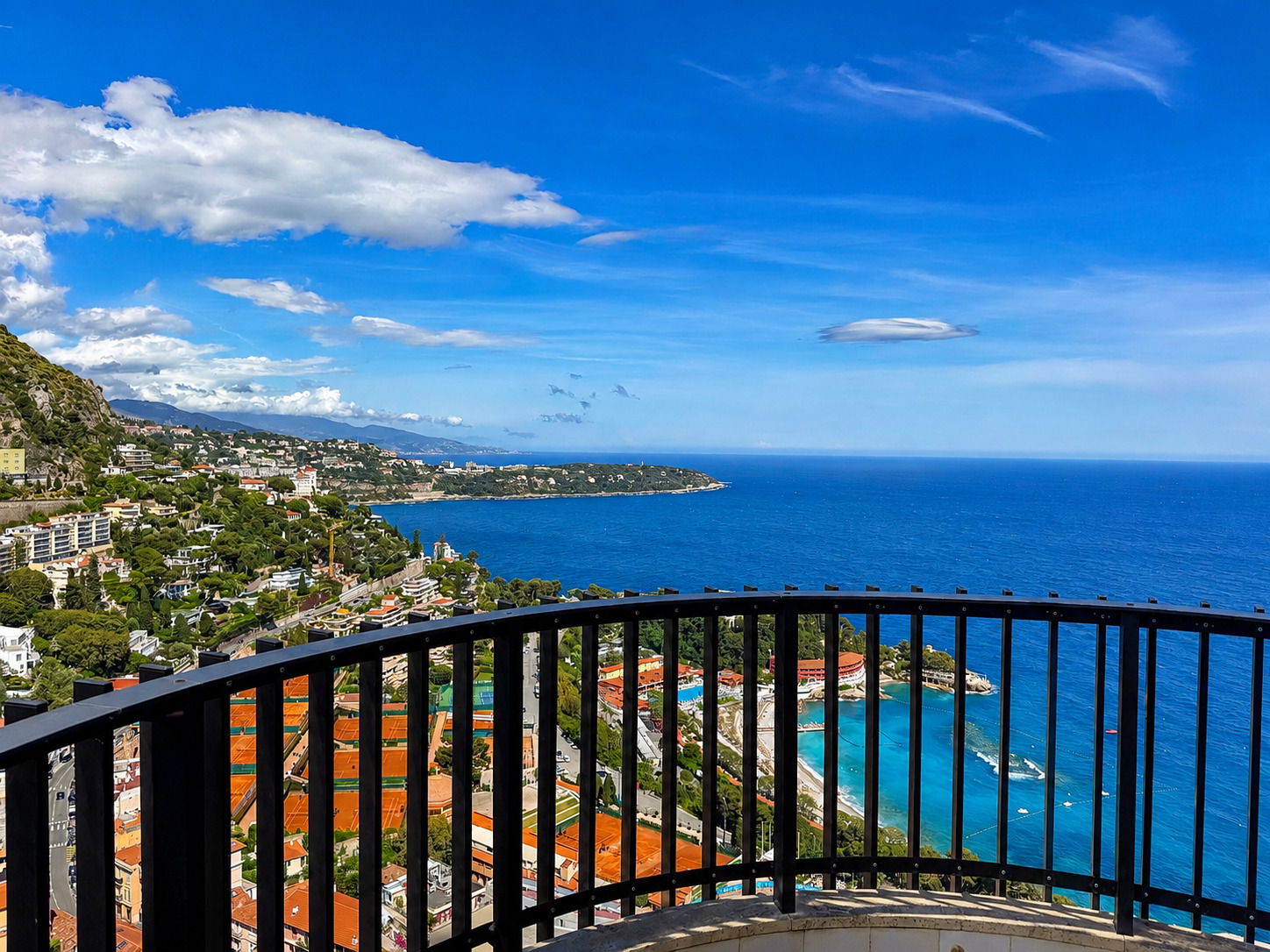 Parc Saint Roman – Duplex en dernier étage, trois chambres et vue mer