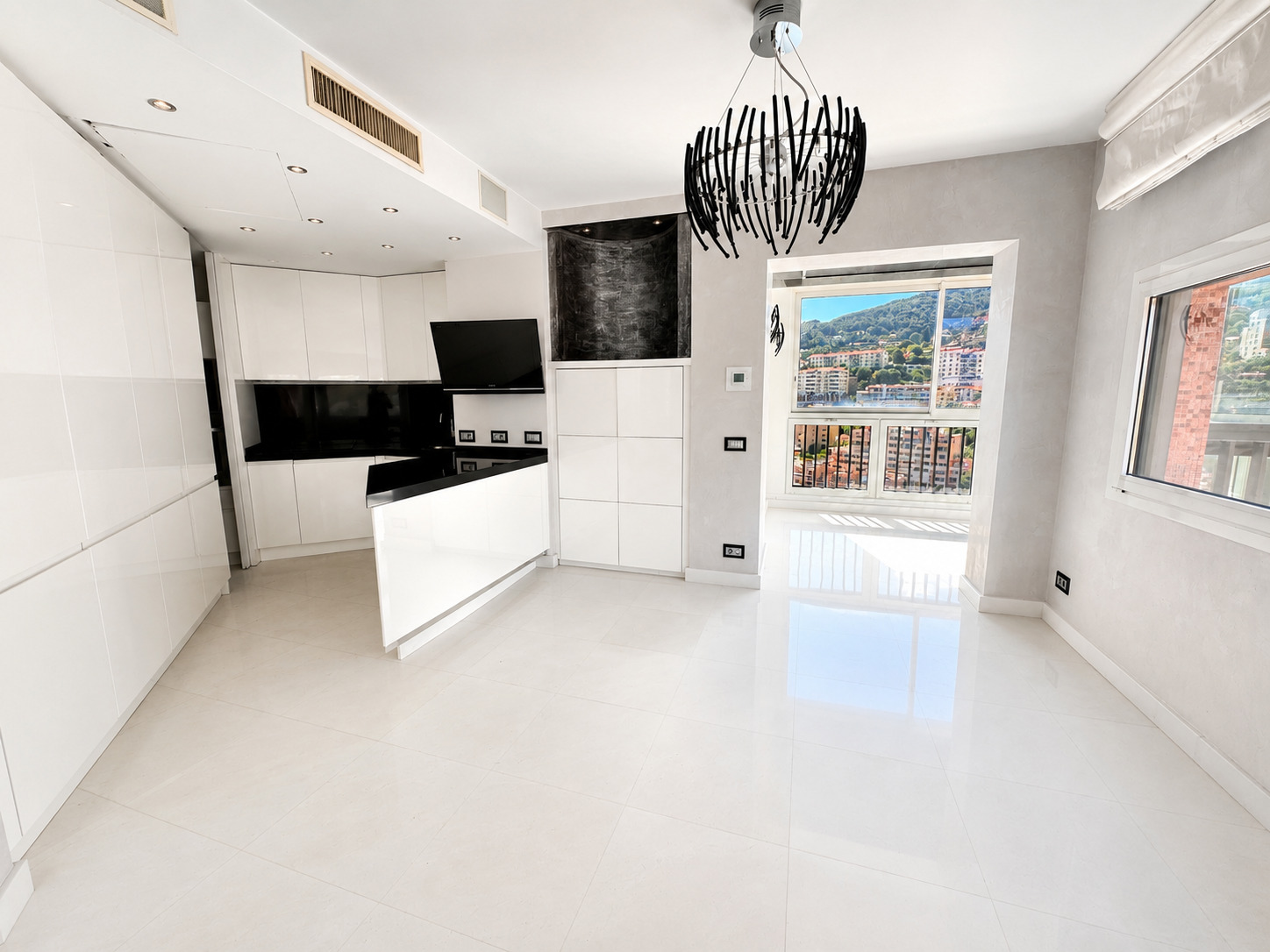 Parc Saint Roman – Duplex en dernier étage, trois chambres et vue mer