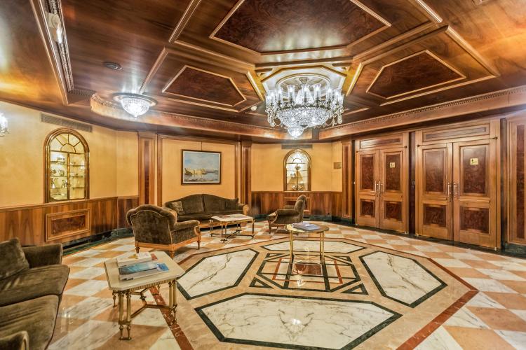 Résidence du Métropole – Élégant appartement de prestige de 4 chambres au cœur du Carré d’Or