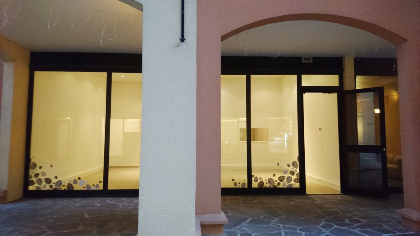 j4nOs_vitrines-moyen--1655454916.jpg