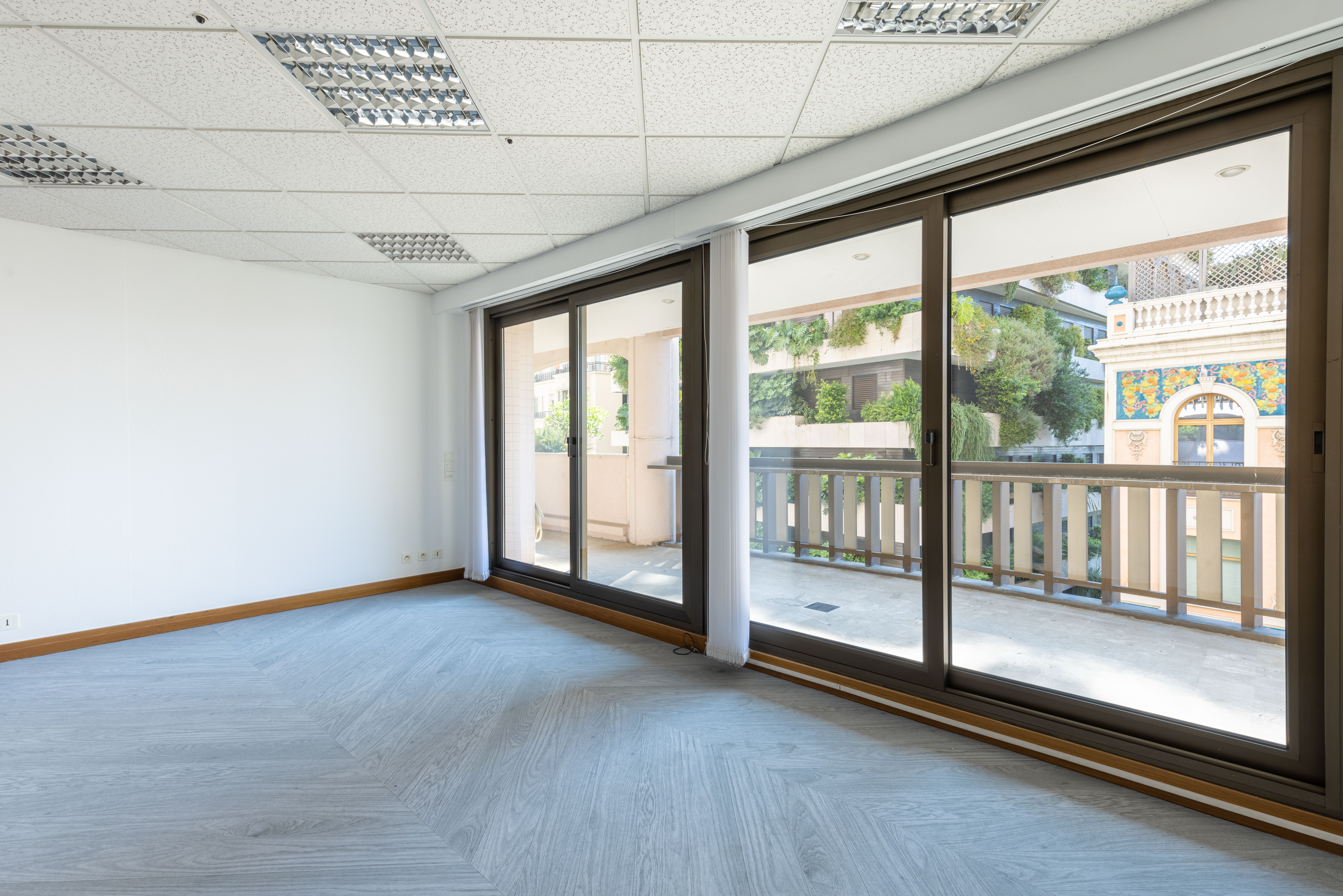 MAGNIFIQUES BUREAUX CARRE D'OR