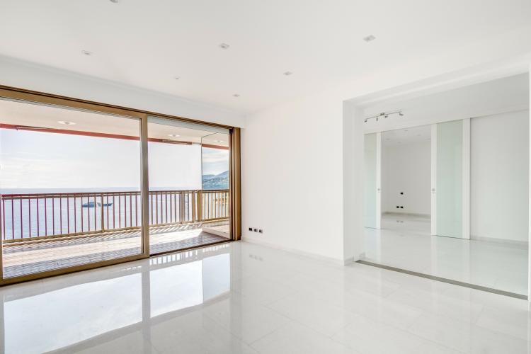 MIRABEAU : Rare appartement de 3 chambres à coucher et belle vue mer