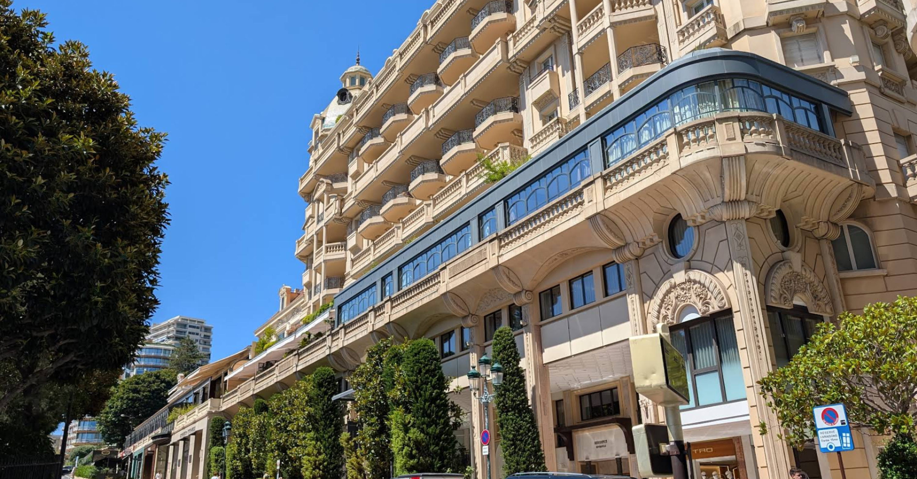 Résidence du Métropole – Élégant appartement de prestige de 4 chambres au cœur du Carré d’Or