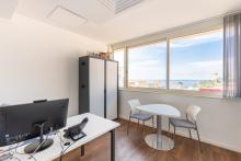 MAGNIFIQUE BUREAUX EN DUPLEX AVEC VUE MER
