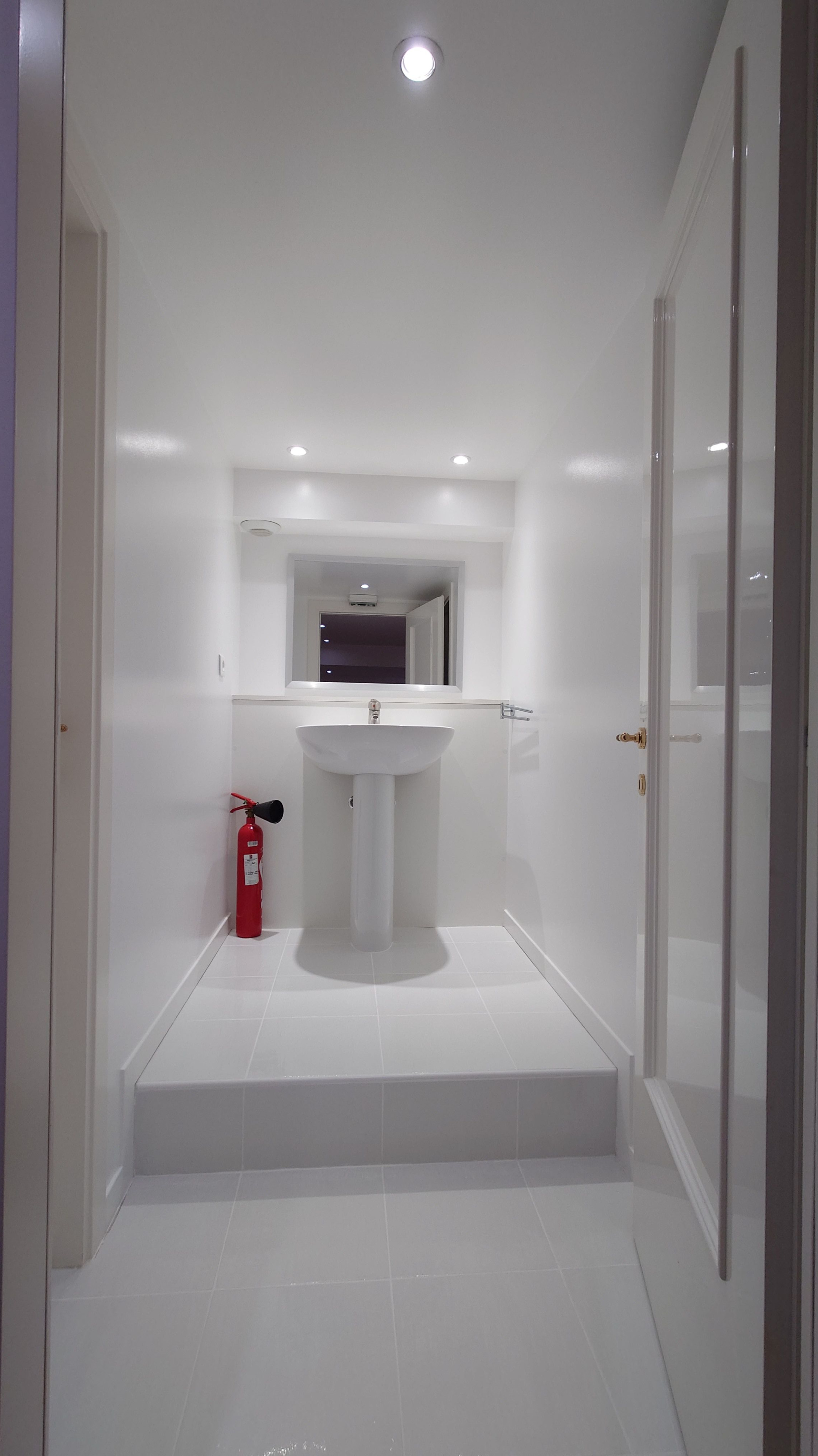 vpiZc_sas-toilettes-lave-mains-1724429585.jpg
